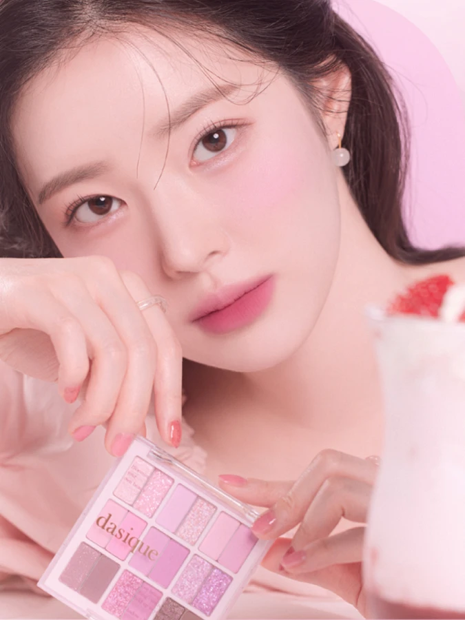 Палетка теней для век Dasique Shadow Palette #18 Berry Smoothie