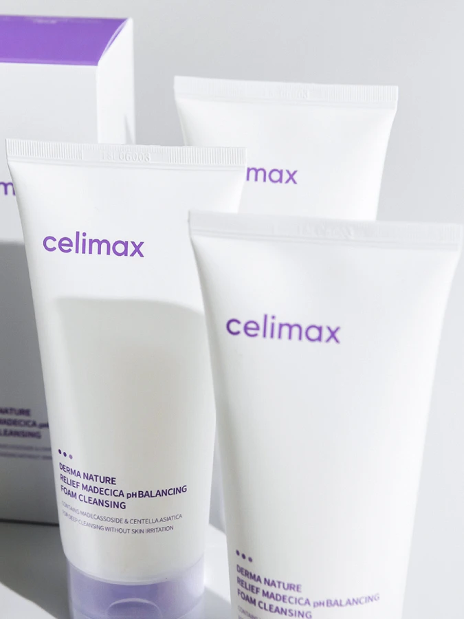 Деликатная пенка для умывания с экстрактом центеллы Celimax Derma Nature Relief Madecica pH Balancing Foam Cleansing