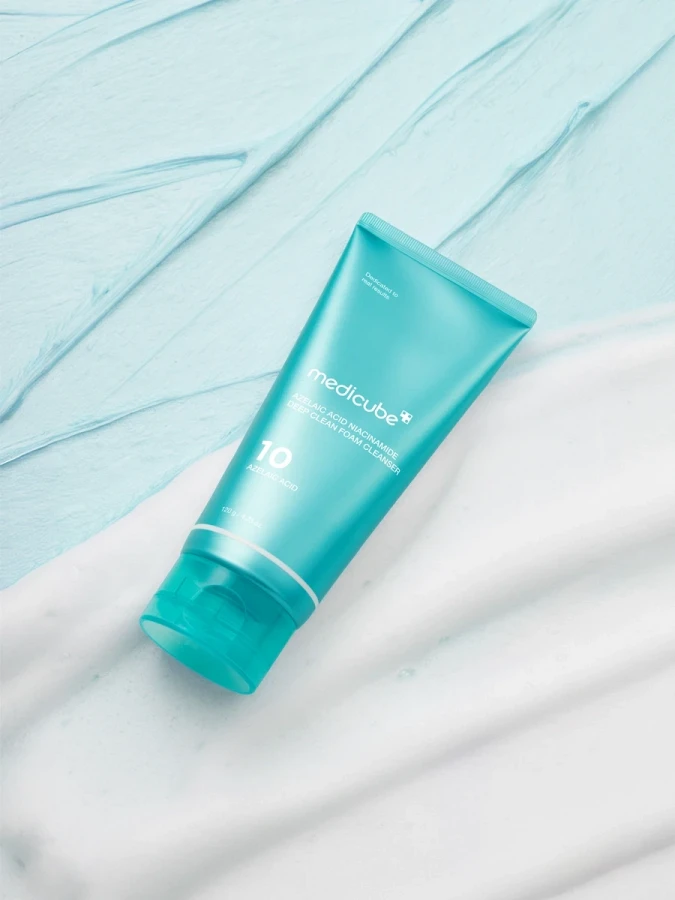 Противовоспалительная пенка для умывания с азелаиновой кислотой Medicube Azelaic Acid Niacinamide Deep Clean Foam Cleanser