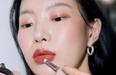 Карманная кисть для макияжа губ BRAYE Pocket Lip Brush