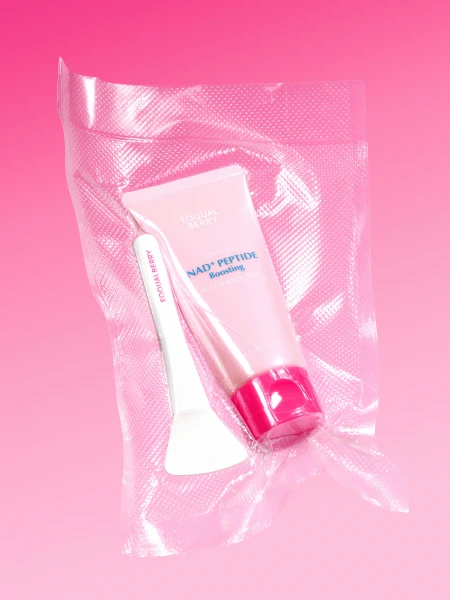 Разглаживающая маска-плёнка с пептидами EQQUALBERRY NAD+ Peptide Boosting Night Wrapping Mask