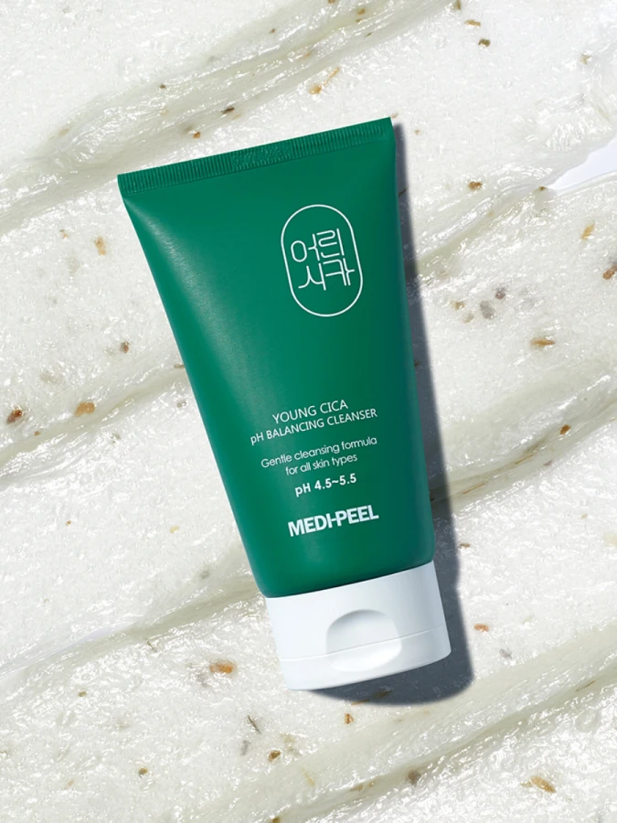 Слабокислотная пенка для умывания с экстрактом центеллы азиатской  MEDI-PEEL Young Cica pH Balancing Cleanser