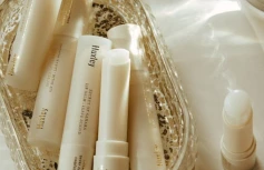 Увлажняющий бальзам для губ с маслом опунции Huxley Lip Balm Leave Behind 1 Moroccan Linen