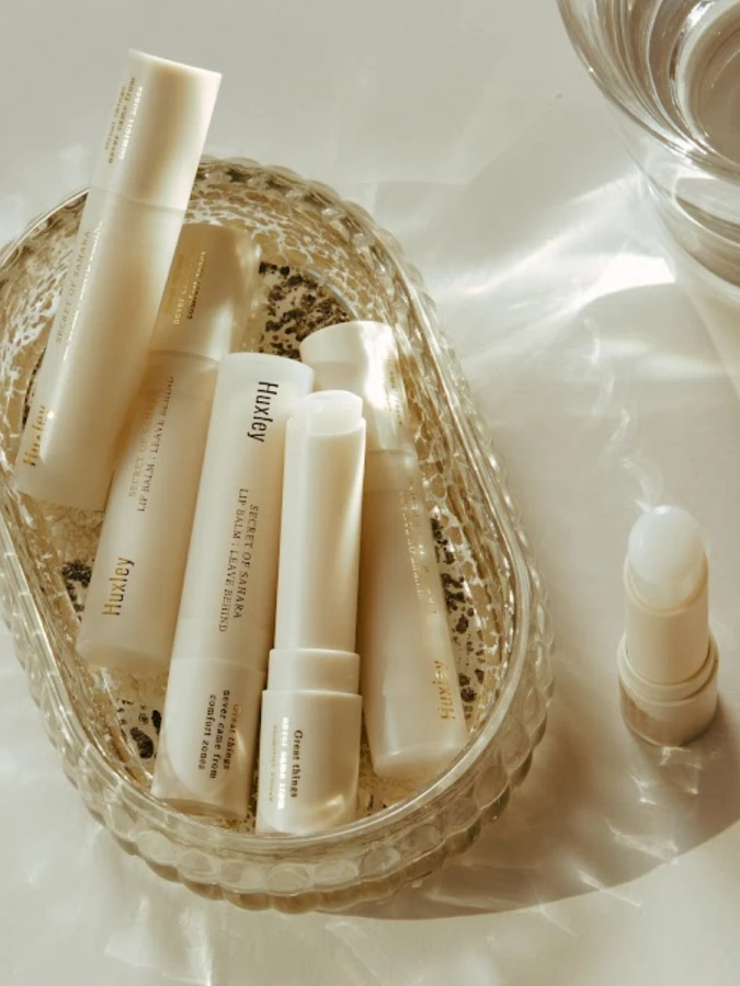 Увлажняющий бальзам для губ с маслом опунции Huxley Lip Balm Leave Behind 1 Moroccan Linen