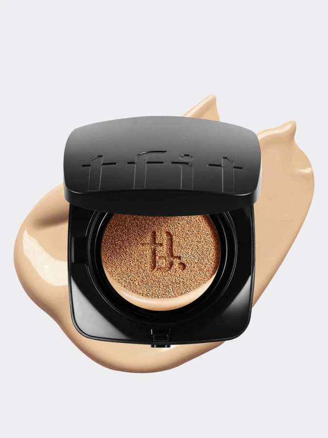 Тональное средство с сияющим финишем TFIT Layering Fit Glow Cushion EX W02 Almond Butter SPF50+ PA++++