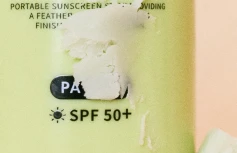 Солнцезащитный стик с маслом таману La’dor Tamanu Oil Sunstick SPF 50+ PA++++