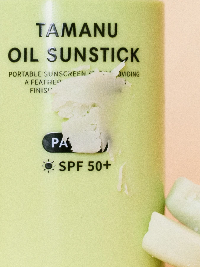 Солнцезащитный стик с маслом таману La’dor Tamanu Oil Sunstick SPF 50+ PA++++