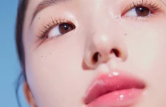 Сияющая сыворотка-хайлайтер в холодном оттенке FEEV Hyper-Fit Shimmering Serum Peach Fairy
