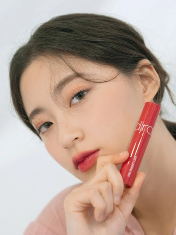 Сочный глянцевый пигмент для губ с фруктовым оттенком инжира rom&nd Juicy Lasting Tint 06 FigFig