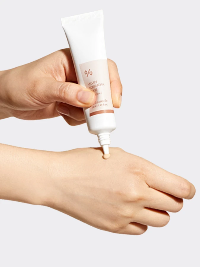 Увлажняющий тональный крем с экстрактом комбучи в нейтральном оттенке Dr.Ceuracle Vegan Kombucha Tea BB SPF30 PA++