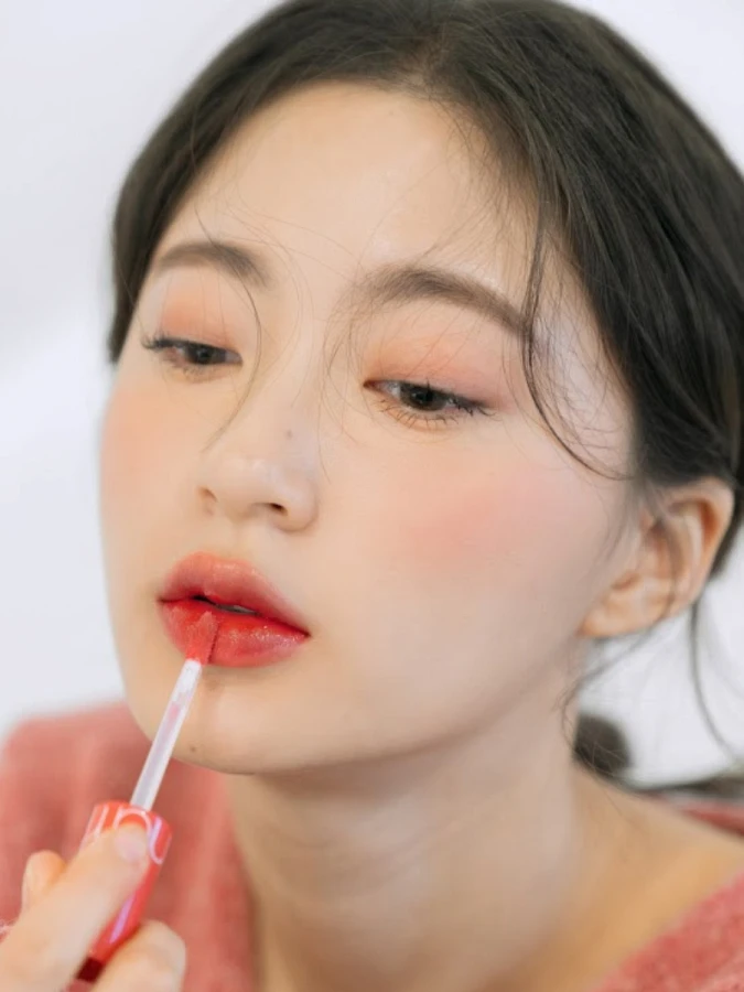 Сочный глянцевый пигмент для губ с коралловым оттенком личи rom&nd Juicy Lasting Tint 09 Litchi Coral