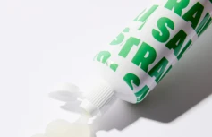 Успокаивающая зубная паста с серой солью и экстрактом центеллы MAXI SALTRAIN Tiger Leaf Toothpaste