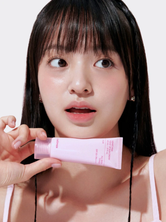 Солнцезащитный крем с эффектом выравнивания тона кожи Celimax Heart Pink Tone Up Sun Cream SPF50+ PA++++