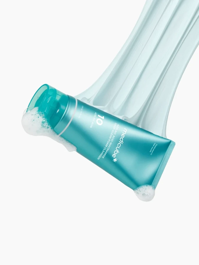 Противовоспалительная пенка для умывания с азелаиновой кислотой Medicube Azelaic Acid Niacinamide Deep Clean Foam Cleanser