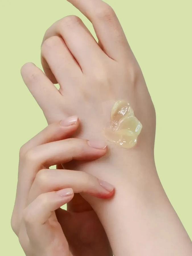 Солнцезащитный крем-праймер с экстрактом сосны и центеллы Round Lab Pine Calming Cica Primer Sunscreen SPF 50+ PA++++