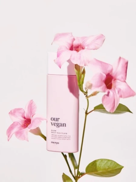 Сияющий солнцезащитный флюид для выравнивания тона кожи Ma:nyo Factory Our Vegan Sun Cream Glow SPF50+ PA++++ Сияющий солнцезащитный флюид для выравнивания тона кожи Ma:nyo Factory Our Vegan Sun Cream Glow SPF50+ PA++++