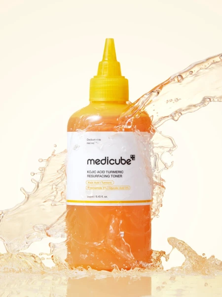 Отшелушивающий тонер с кислотами и экстрактом куркумы Medicube Kojic Acid Turmeric Resurfacing Toner