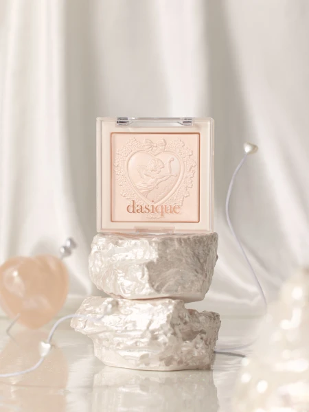 Хайлайтер для лица в бежевом оттенке Dasique Luxe Glow Highlighter #01 Shine Beige