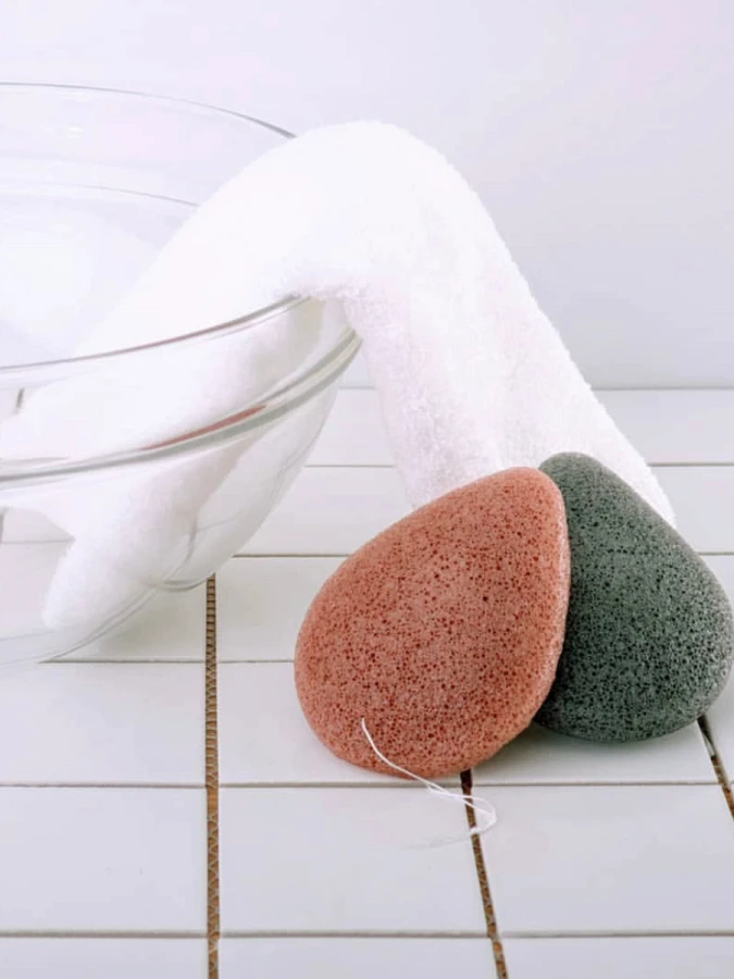 Спонж-конняку с древесным углём Purito Bamboo Charcoal Konjac Sponge