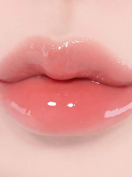Лёгкий глянцевый блеск для губ fwee 3D Voluming Gloss A02 Sorbet 30%