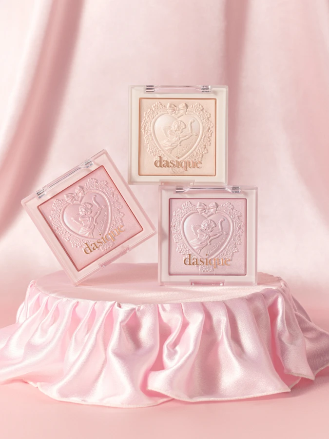 Сияющая пудра для лица в лавандовом оттенке Dasique Luxe Glow Highlighter #03 Ice Lavender