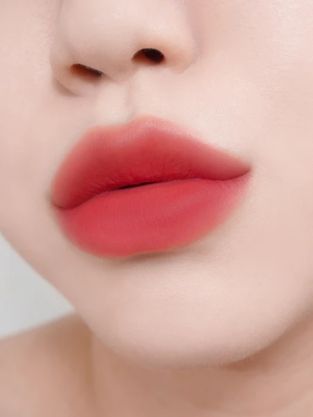 Жидкий пигмент для губ с полуматовым финишем BRAYE Water Blur Tint 10 Passion