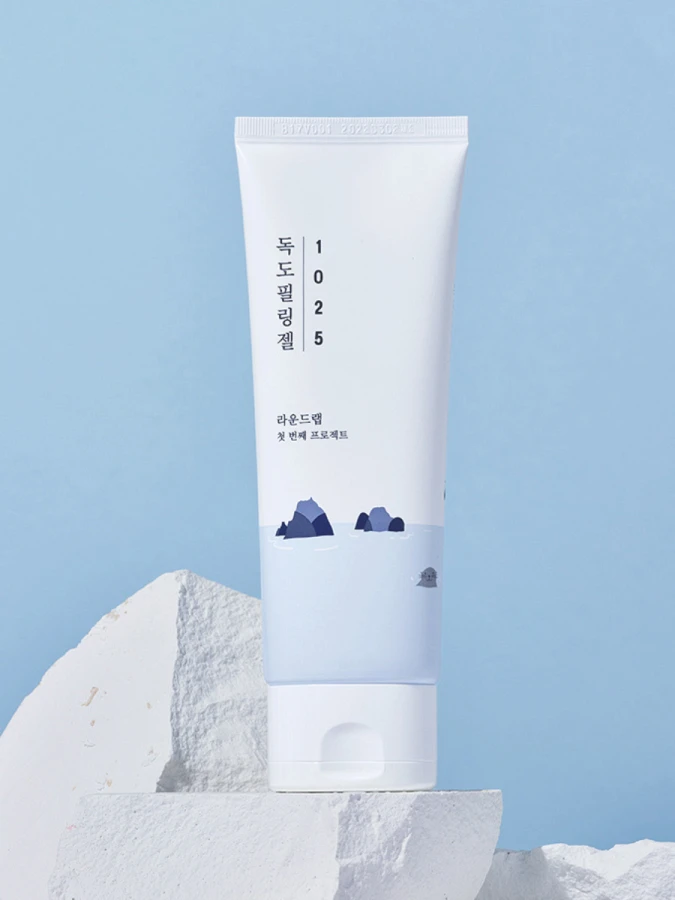 Деликатный пилинг-гель для лица с морской водой Round Lab 1025 Dokdo Peeling Gel