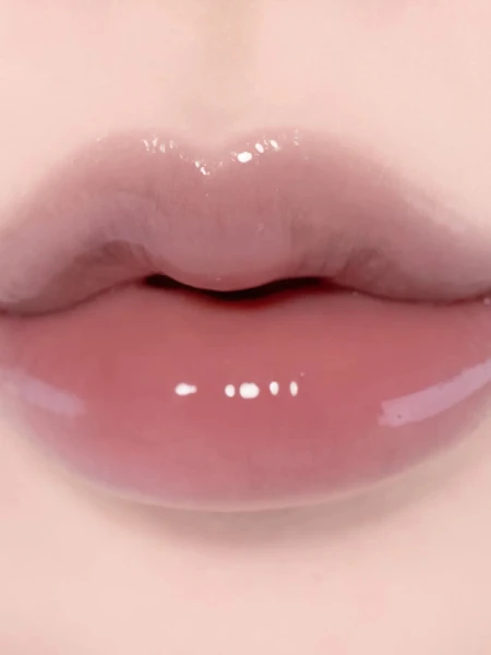 Оттеночный блеск для губ fwee 3D Changing Gloss 01 Scene Black