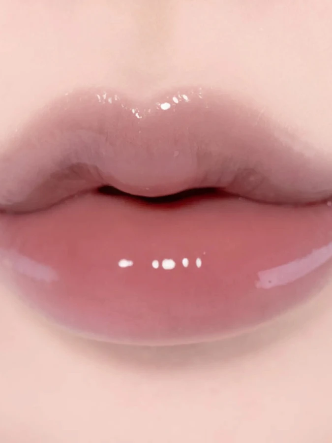 Оттеночный блеск для губ fwee 3D Changing Gloss 01 Scene Black Оттеночный блеск для губ fwee 3D Changing Gloss 01 Scene Black