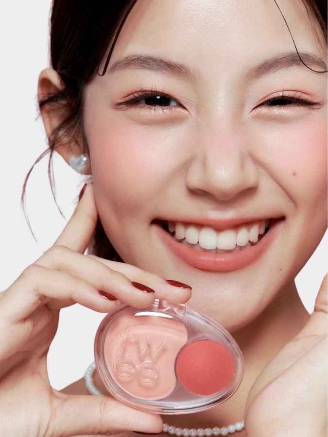 Двойные мягкие румяна с муссовой текстурой fwee Mellow Dual Blush CR02 Baby Smile
