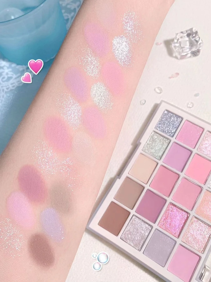 Большая палетка теней для век Dasique Mood Shadow Palette #05 Cotton Powder