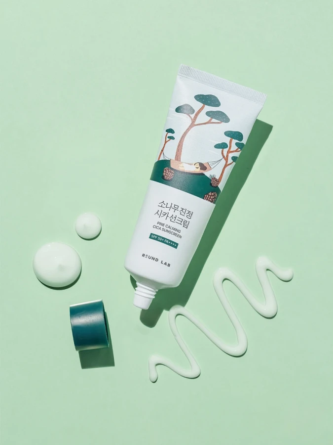 Успокаивающий солнцезащитный крем с экстрактом сосны и центеллы Round Lab Pine Calming Cica Sunscreen SPF50+ PA++++