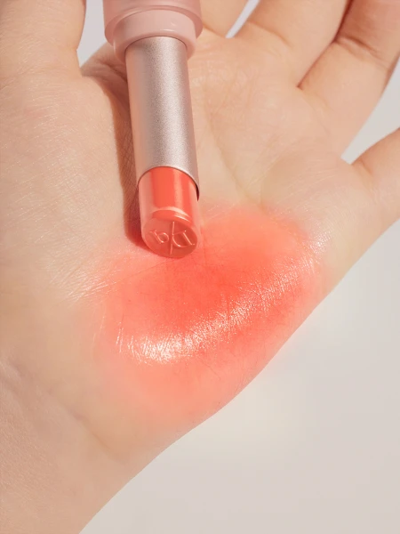 Глянцевая помада в ярком персиковом оттенке Dasique Mood Glow Lipstick #03 Peaches