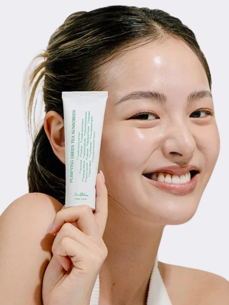 Успокаивающий солнцезащитный крем с растительными экстрактами Dr.Althea Purifying Green Tea Sunscreen SPF50+PA++++ Успокаивающий солнцезащитный крем с растительными экстрактами Dr.Althea Purifying Green Tea Sunscreen SPF50+PA++++