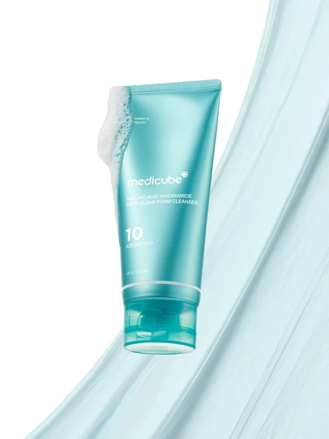 Противовоспалительная пенка для умывания с азелаиновой кислотой Medicube Azelaic Acid Niacinamide Deep Clean Foam Cleanser