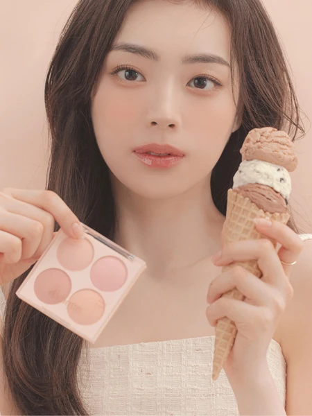 Палетка спрессованных румян в миндально-ванильных оттенках Dasique Blending Mood Cheek #09 Almond Vanilla