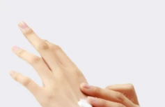 Питательный крем для рук с маслом ши и пудровым ароматом The Saem Perfumed Hand Shea Butter Soft Powder