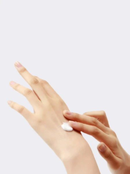 Питательный крем для рук с маслом ши и пудровым ароматом The Saem Perfumed Hand Shea Butter Soft Powder Питательный крем для рук с маслом ши и пудровым ароматом The Saem Perfumed Hand Shea Butter Soft Powder