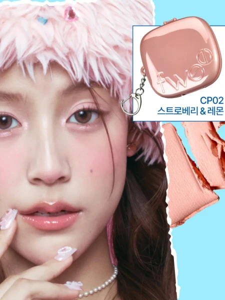 Компактная палетка румян в формате брелка fwee Pocket Cheek Palette CP02 Strawberry&Lemon