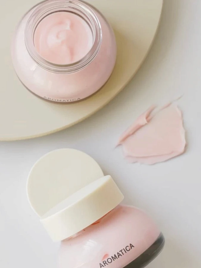 Мягкий восстанавливающий крем для лица с экстрактом дамасской розы Aromatica Reviving Rose Infusion Cream