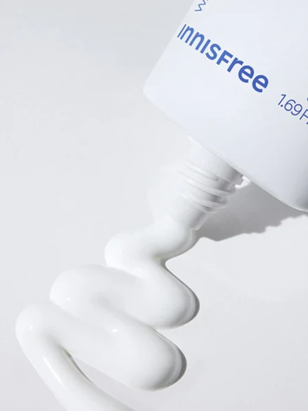 Солнцезащитный крем с гиалуроновой кислотой innisfree Hyaluron Moist Sunscreen SPF50+ PA++++