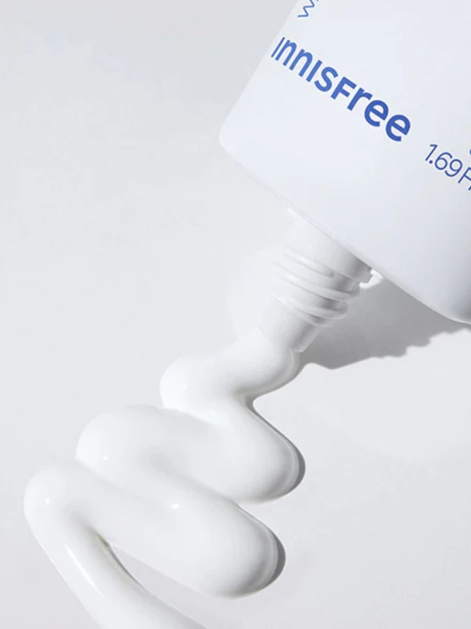 Солнцезащитный крем с гиалуроновой кислотой innisfree Hyaluron Moist Sunscreen SPF50+ PA++++