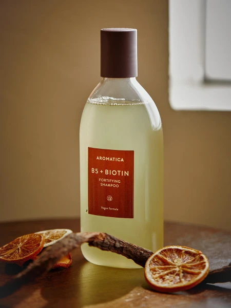 Питательный шампунь с витамином В5 и биотином Aromatica B5+Biotin Fortifying Shampoo