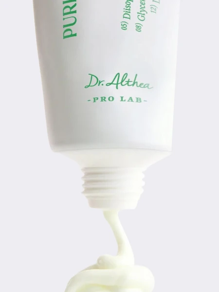 Успокаивающий солнцезащитный крем с растительными экстрактами Dr.Althea Purifying Green Tea Sunscreen SPF50+PA++++ Успокаивающий солнцезащитный крем с растительными экстрактами Dr.Althea Purifying Green Tea Sunscreen SPF50+PA++++