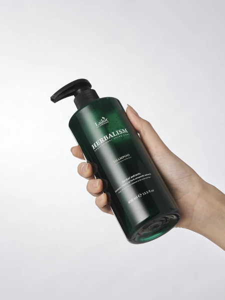 Тонизирующий шампунь с травяными экстрактами La’dor Herbalism Shampoo