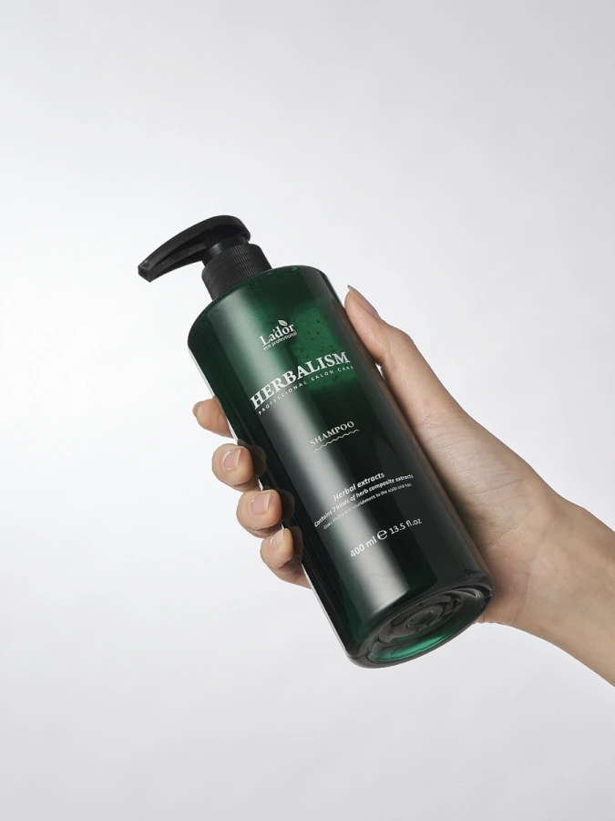 Тонизирующий шампунь с травяными экстрактами La’dor Herbalism Shampoo