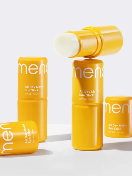 Матирующий солнцезащитный стик с растительными экстрактами MENOMOSO All Day Matte Sun Stick SPF50+ PA++++ Матирующий солнцезащитный стик с растительными экстрактами MENOMOSO All Day Matte Sun Stick SPF50+ PA++++
