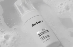 Мягкая пузырьковая пенка для умывания с растительными экстрактами Biodance Soothing Barrier Cleansing Foam