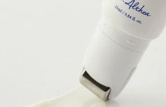 Разглаживающий крем-роллер для кожи вокруг глаз с ретинолом Dr.Althea Retinol Flat Iron Eye Roller