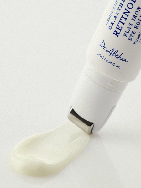 Разглаживающий крем-роллер для кожи вокруг глаз с ретинолом Dr.Althea Retinol Flat Iron Eye Roller